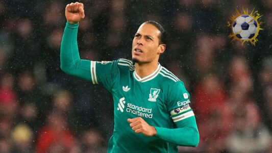 لاعبو ليفربول يحتفلون في الدوري الإنجليزي الممتاز لموسم 2025/26