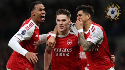 لاعبو أرسنال وتشيلسي في صراع على الكرة خلال ديربي لندن في ملعب الإمارات