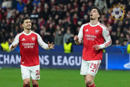 كاي هافيرتز يسجل ركلة جزاء في مباراة أرسنال وباير ليفركوزن في دوري أبطال أوروبا