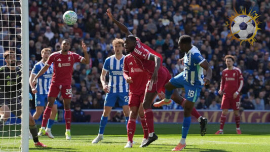 داني ويلبيك يحتفل بهدفه في مرمى ليفربول خلال مباراة الدوري الإنجليزي 2026