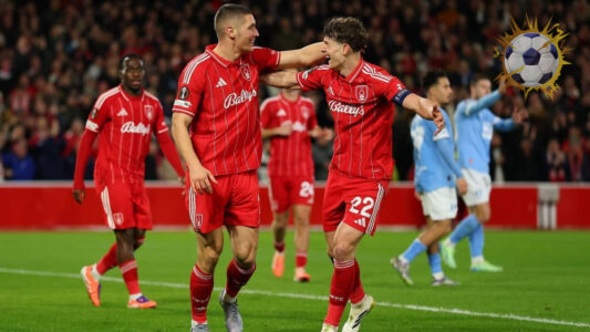 احتفالات لاعبي أستون فيلا ونوتينغهام فورست بالتأهل في الدوري الأوروبي 2026