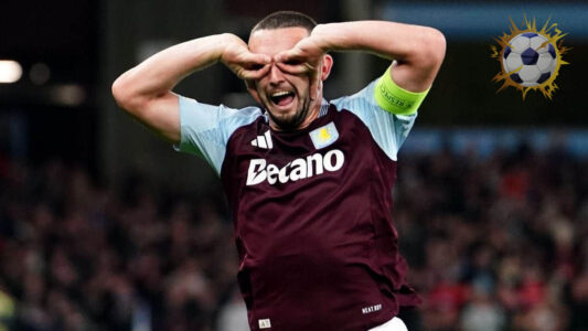 جادون سانشو يحتفل مع جون مكجين بعد صناعة هدف في مباراة أستون فيلا وليل