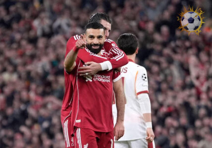 احتفال محمد صلاح بهدفه التاريخي في مباراة ليفربول وغلطة سراي بملعب الأنفيلد