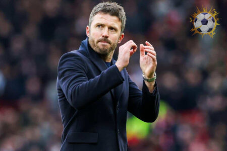 مايكل كاريك وبرونو فيرنانديز يعترضان على قرارات الحكم في مباراة مانشستر يونايتد وبورنموث