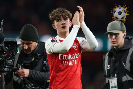 ماكس دومان يحتفل بهدفه التاريخي مع أرسنال في الدوري الإنجليزي الممتاز