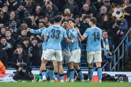 مواجهة قوية بين لاعبي نيوكاسل ومانشستر سيتي في ملعب سانت جيمس بارك