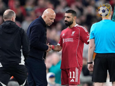 محمد صلاح يحتفل بهدفه الخمسين في دوري أبطال أوروبا مع ليفربول ضد غلطة سراي