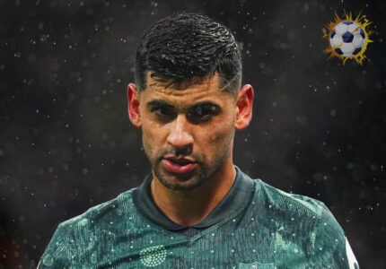 ميكي فان دي فين وكريستيان روميرو بقميص نادي توتنهام الإنجليزي