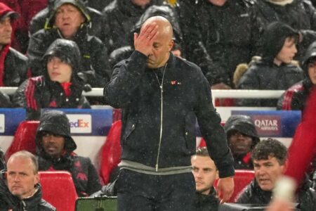 آرني سلوت مدرب ليفربول يتحدث عن مستقبل الفريق بعد الخروج من دوري الأبطال