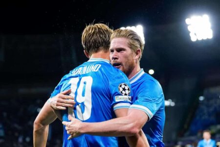 احتفالات لاعبي نابولي بالفوز في الدوري الإيطالي وتصدر المركز الثاني