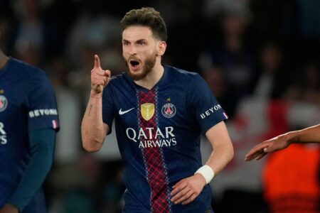 فرحة لاعبي باريس سان جيرمان بعد الفوز على بايرن ميونخ في دوري أبطال أوروبا