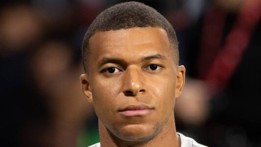 فرحة لاعبي جيرونا بالتعادل أمام ريال مدريد في الدوري الإسباني على ملعب سانتياغو برنابيو