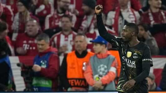 احتفال عثمان ديمبيلي بهدفه في مرمى بايرن ميونخ في دوري أبطال أوروبا