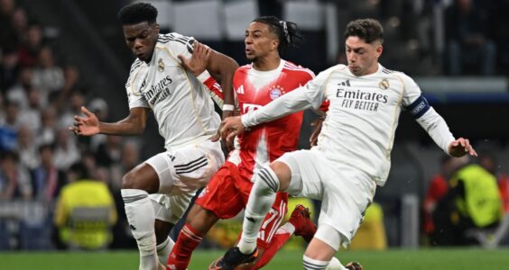 فيديريكو فالفيردي لاعب ريال مدريد بعد إصابته في الرأس