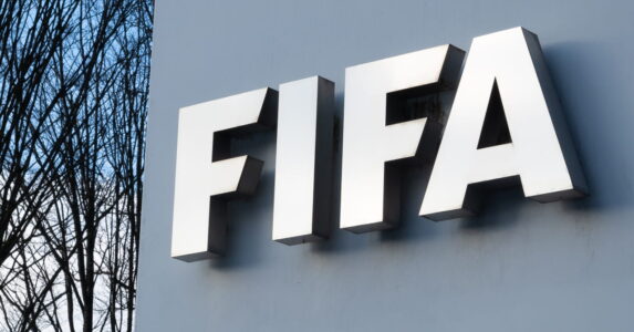 جياني إنفانتينو رئيس الاتحاد الدولي لكرة القدم في اجتماع رسمي