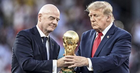 خافيير تيباس رئيس رابطة الدوري الإسباني يهاجم جياني إنفانتينو رئيس الفيفا